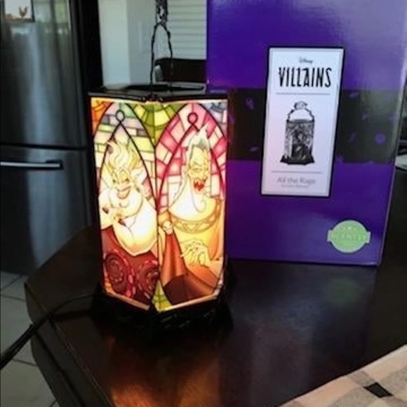DISNEY SCENTSY VILLIANS WARMER